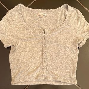 Gray cropped shirt